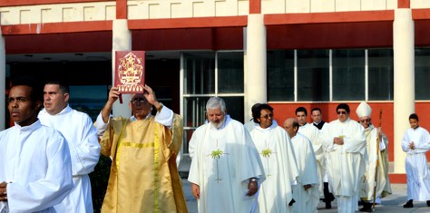 procesionSacerdotes.jpg