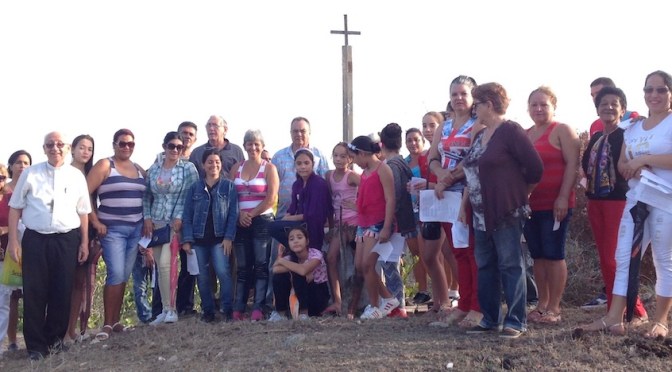 PEREGRINACIÓN A LA CRUZ                             INICIÓ ROMERÍAS DE MAYO