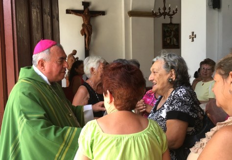 M.JuandeDios SaludandoHolguin.jpg