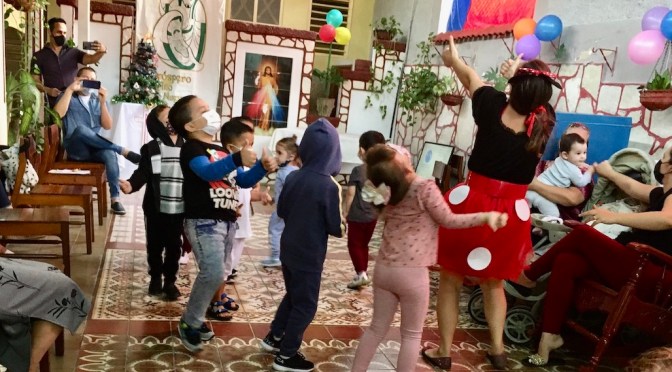 NAVIDAD PARA LOS NIÑOS Y TRABAJADORES DEL OBISPADO